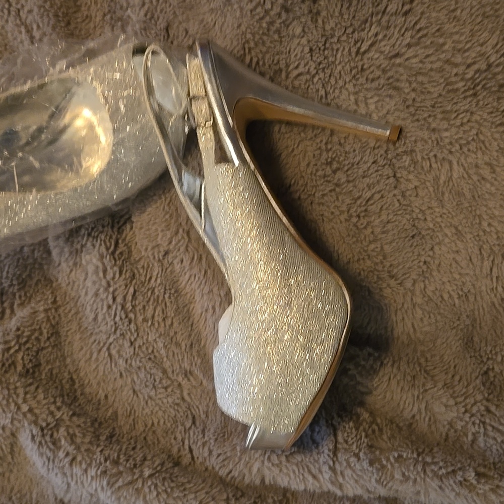 Heels - Picture 2 of 2